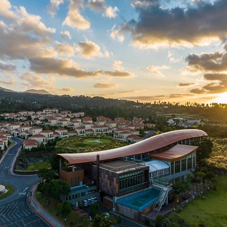 Camphortree Hotel And Resort Jeju Exterior photo