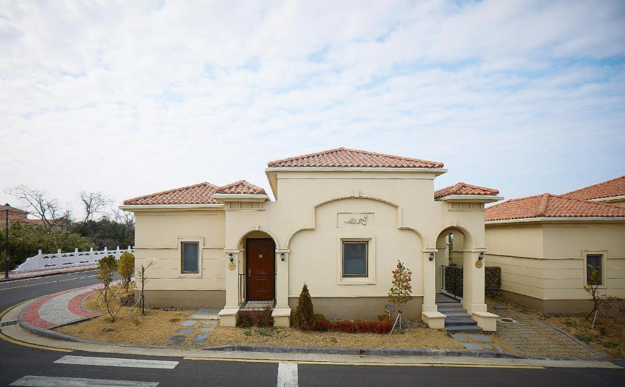 Camphortree Hotel And Resort Jeju Exterior photo