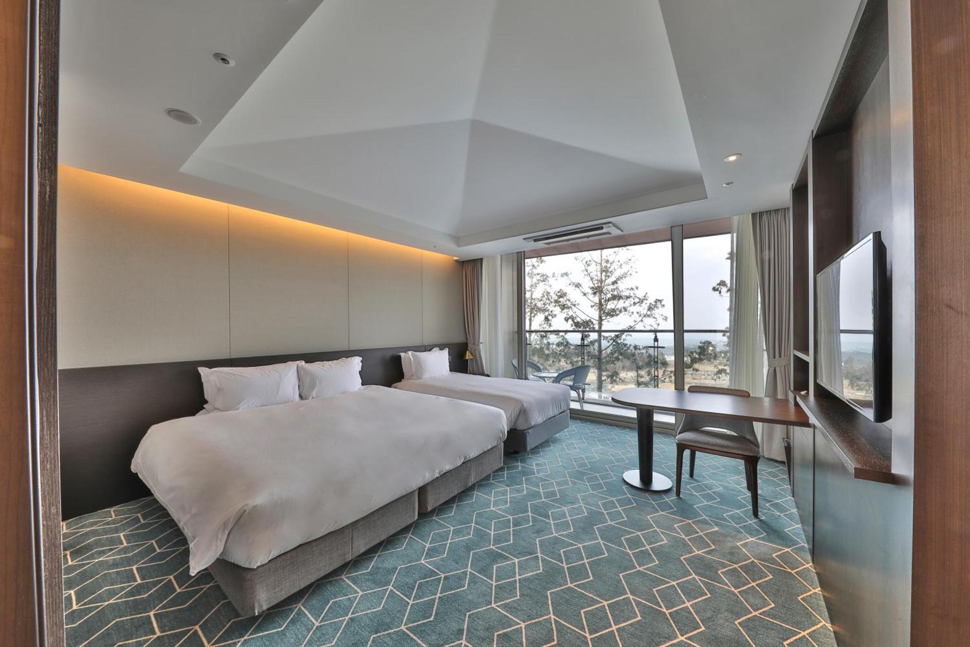 Camphortree Hotel And Resort Jeju Exterior photo