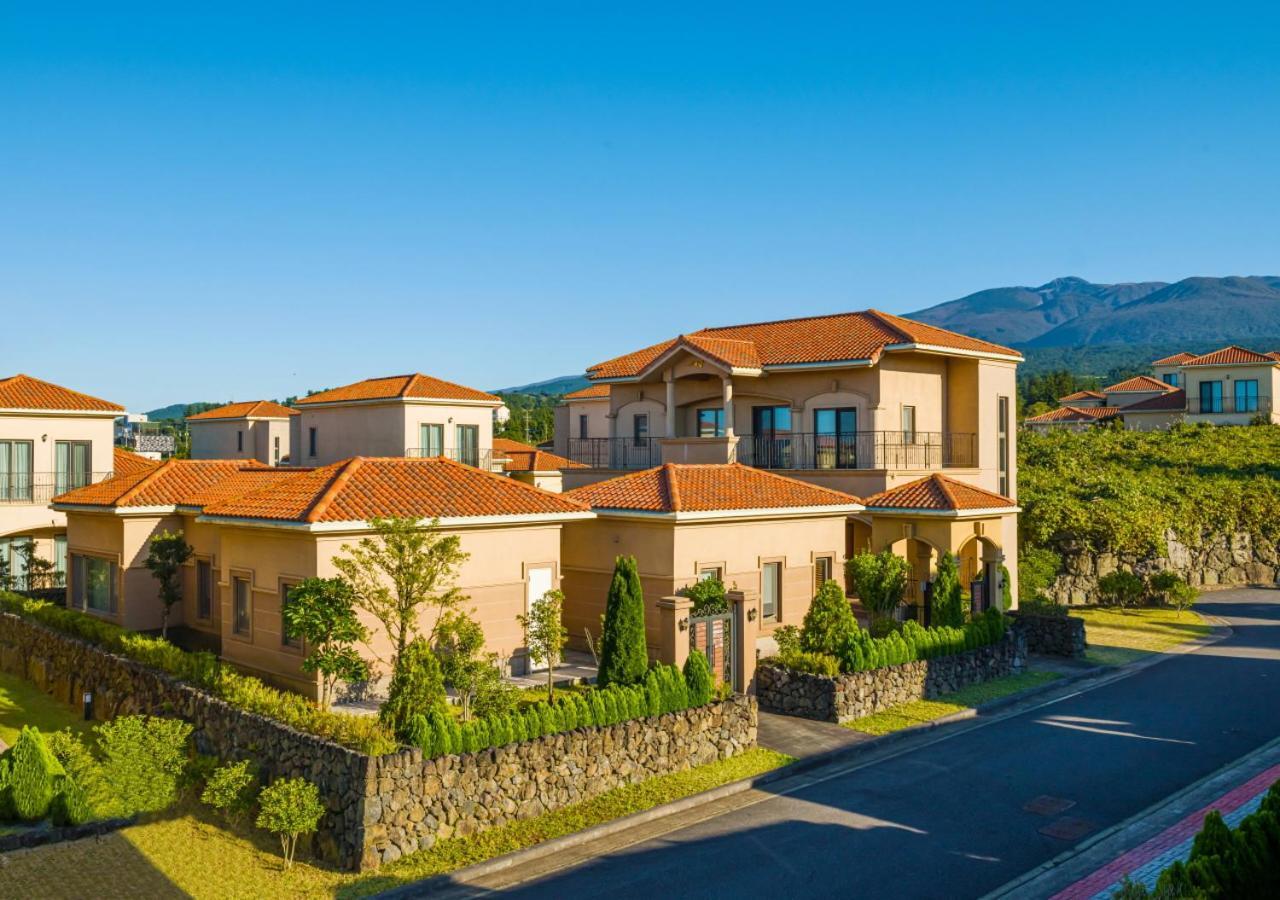 Camphortree Hotel And Resort Jeju Exterior photo