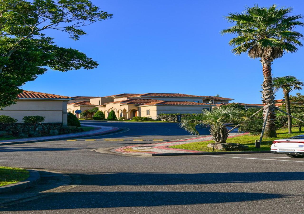 Camphortree Hotel And Resort Jeju Exterior photo