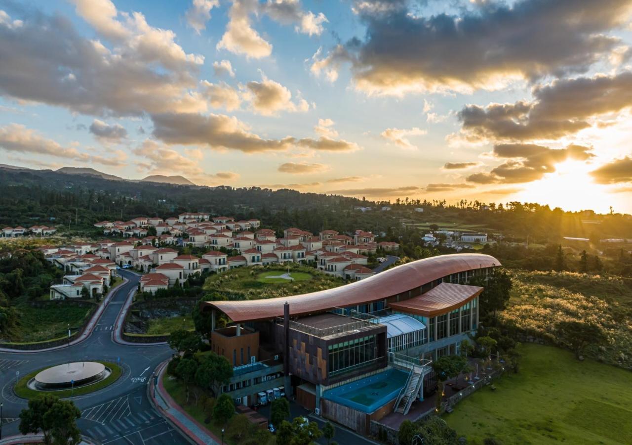 Camphortree Hotel And Resort Jeju Exterior photo