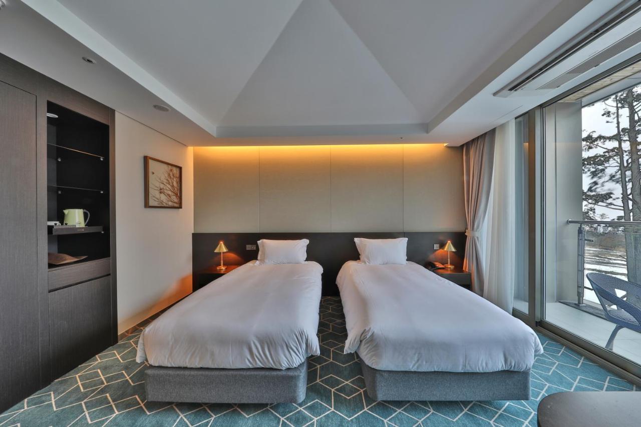 Camphortree Hotel And Resort Jeju Exterior photo